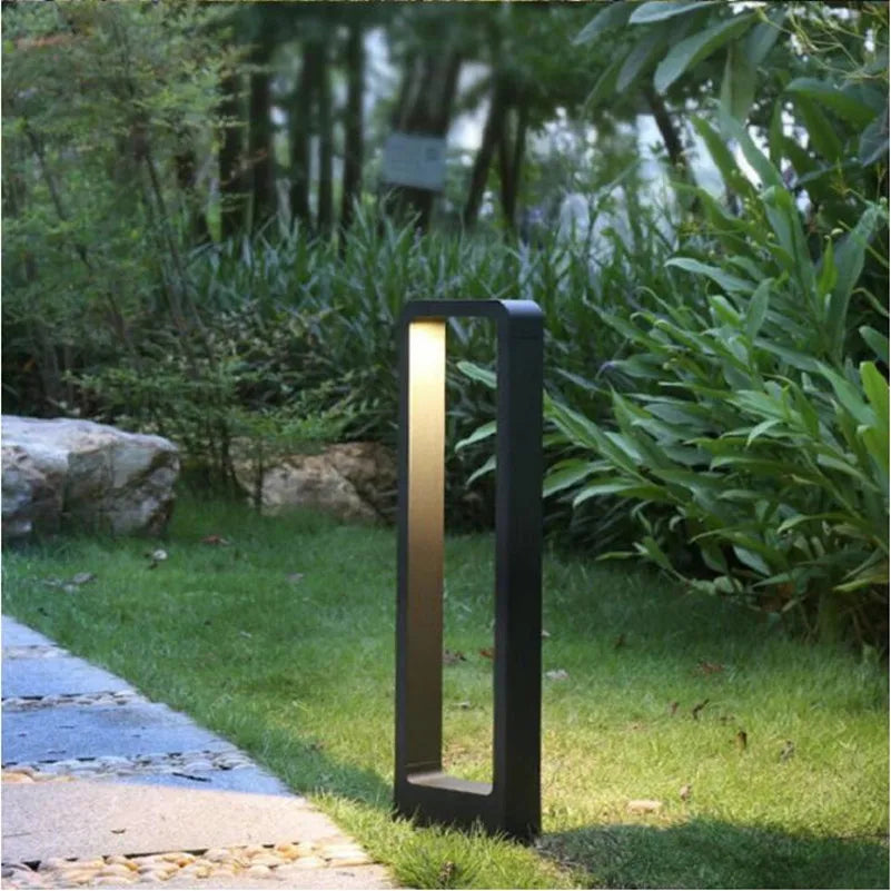 LuxiLight - Elegant Aluminum Standing Outdoor Lamp