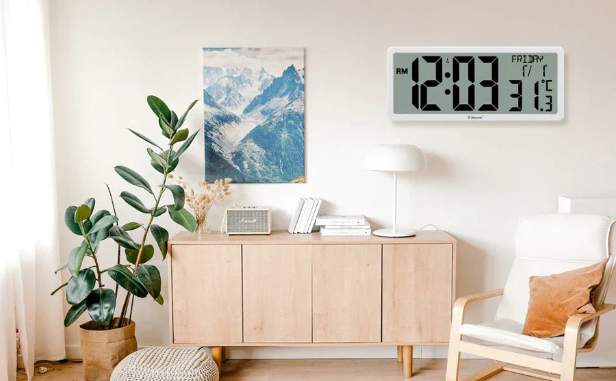 Stylish White Wall Clock – Precise Timekeeping