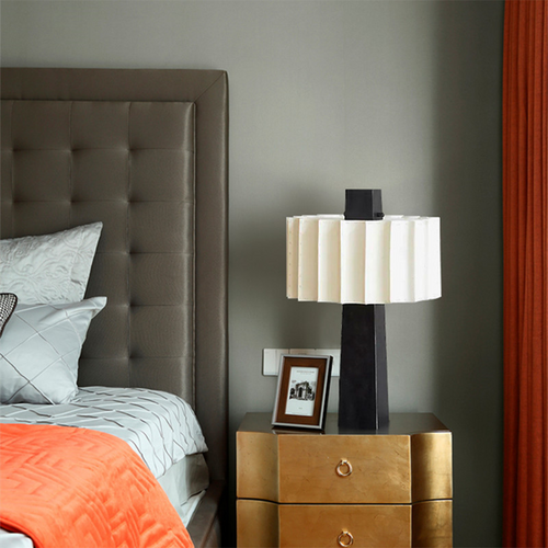 Creative Design Black and White Decorative Table Lamp