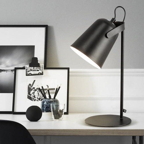 Nordic Style Desk Lamp - Metal Rotatable Desk Lamp with Plug-in for Bedroom