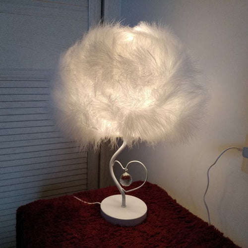 EvoGlow - Scandinavian Feather Cloud Table Lamp with Romantic Design