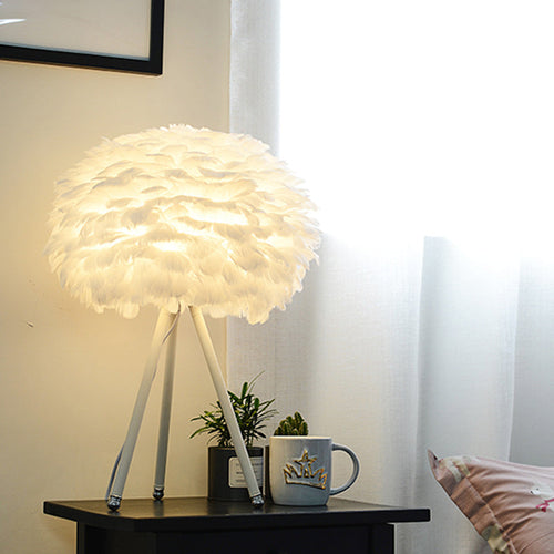 Elegant Feather Lamp - Modern Table Lamp in White