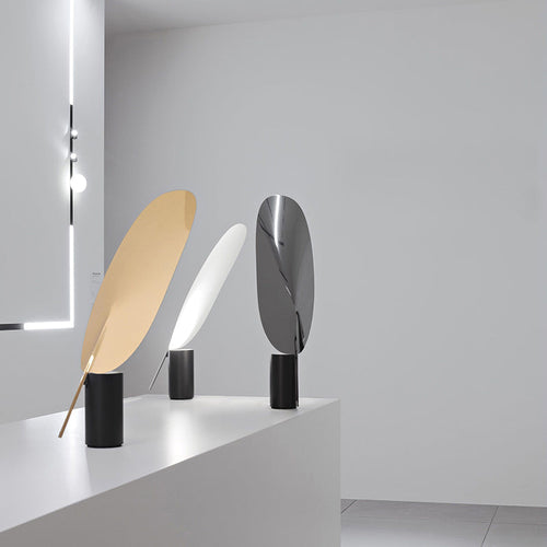 Leaf-Shaped Table Lamp - Modern Metal 1-Light Bedroom Night Light