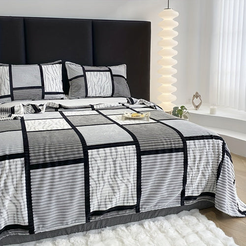 Ultra-Soft Plush Blanket with Square Stripe Print – Perfect for Sofa, Bed, Office & Camping Decor – Machine Washable, All-Season Comfort