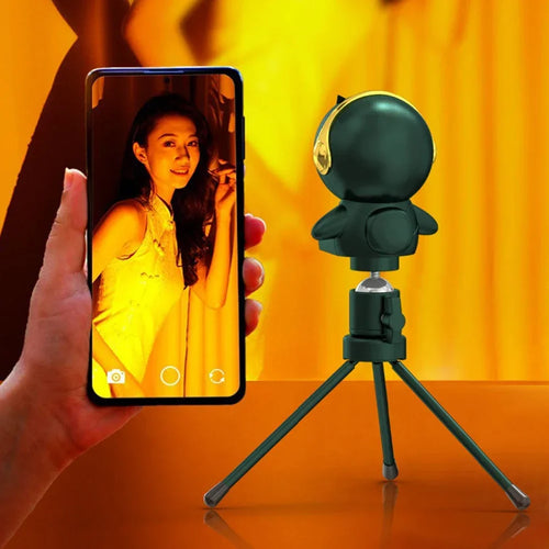 AstroGlow - Sunset LED Projector Lamp with Astronaut Design – Atmospheric Lighting