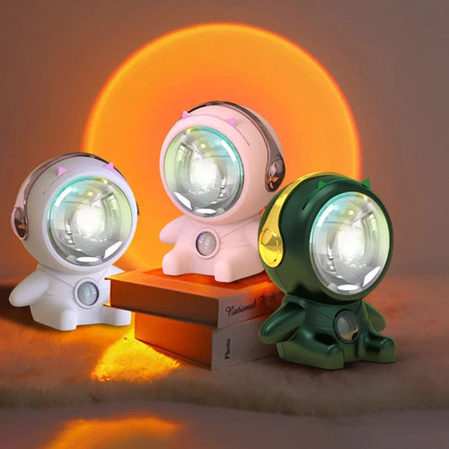 AstroGlow - Sunset LED Projector Lamp with Astronaut Design – Atmospheric Lighting