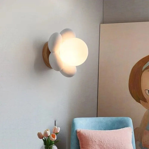 BloomLight - Flower Design LED Wall Lamp for Children's Room and Living Space