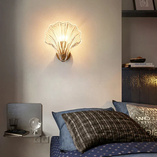 CoralGlimmer – Modern LED Wall Lamp in Shell-Shaped Glass Design