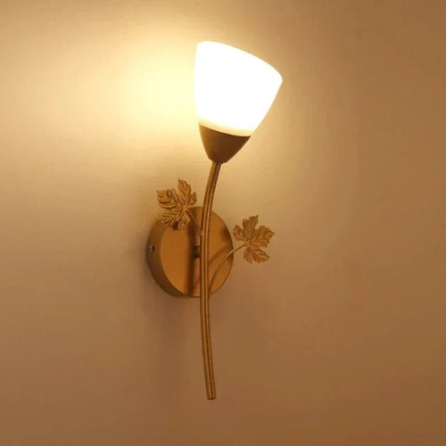 LeafGlow - Vintage Style Iron Wall Lamp with Leaf Motif – LED Lamp