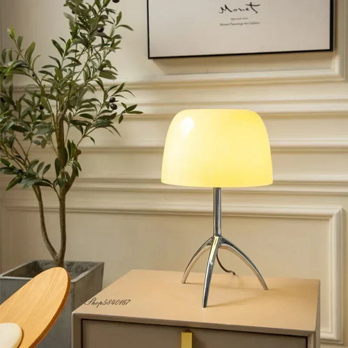 LumiTripod – Modern LED Desk Lamp