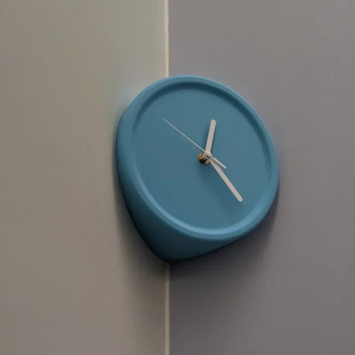 SilentCorner – Corner Wall Clock, No Drilling Required