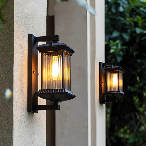 Outdoor Wall Light with Curved Glass Panels – Weatherproof