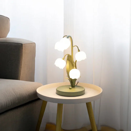 LumeBlossom – LED Table Lamp in Flower Shape with Scandinavian Design