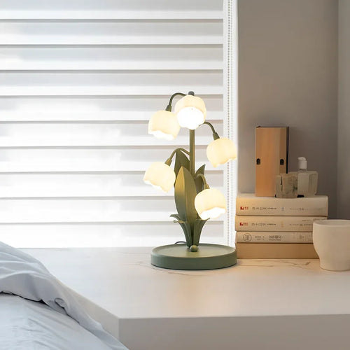 LumeBlossom – LED Table Lamp in Flower Shape with Scandinavian Design