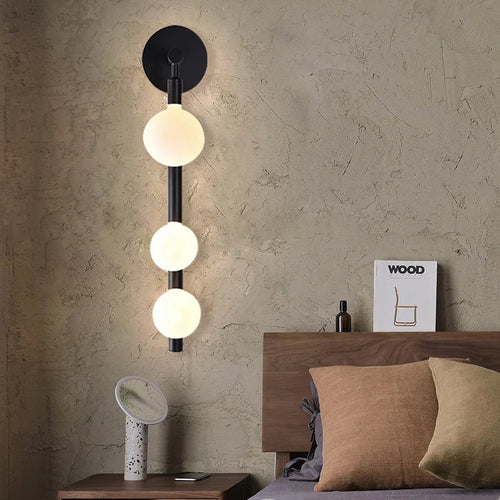 GlowSphere - Modern LED Wall Lamp with Globe Design for Stylish Indoor Lighting