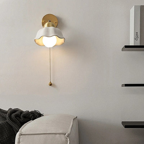 CosmicCrescent – Modern Wall Lamp with Ambient Lighting