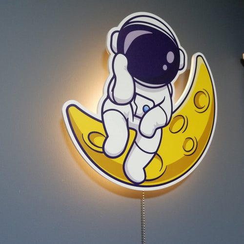 GalaxyGlow – Astronaut Wall Lamp for Children's Rooms